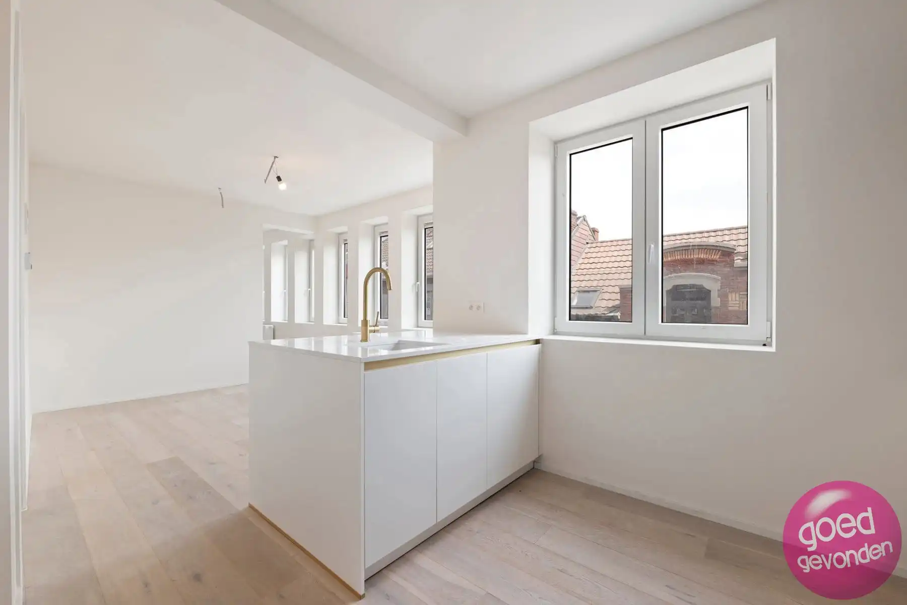 NIEUW APP - 1of2 SLK - TERRAS - KELDER - CENTRUM - GEEN BTW foto 7