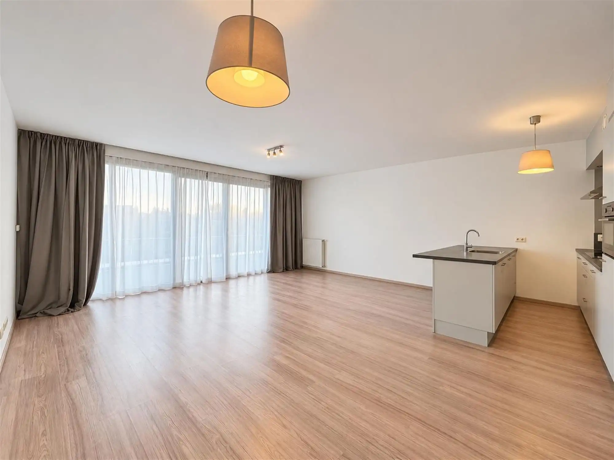 Prachtig appartement met twee slaapkamers en terras te huur in centrum Wilrijk foto 3