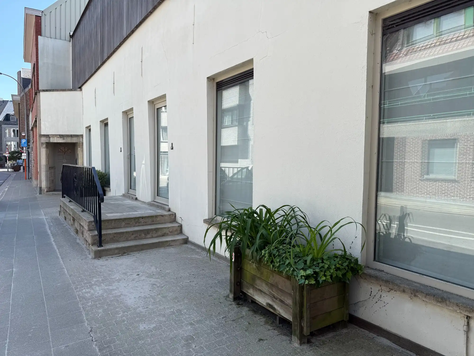 Pas herschilderde studio met aparte slaapkamer | Verhelststraat foto 2