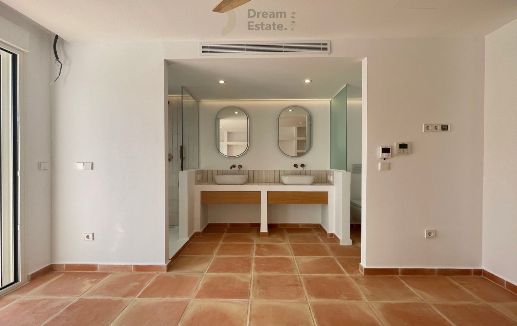 Luxe Ibiza-Style Villa met Panoramisch Bergzicht foto 25