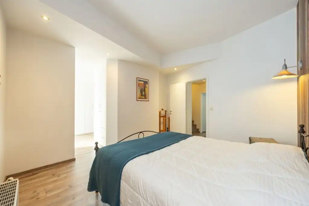 Unieke woning met eclectische gevels en dakterras foto 17