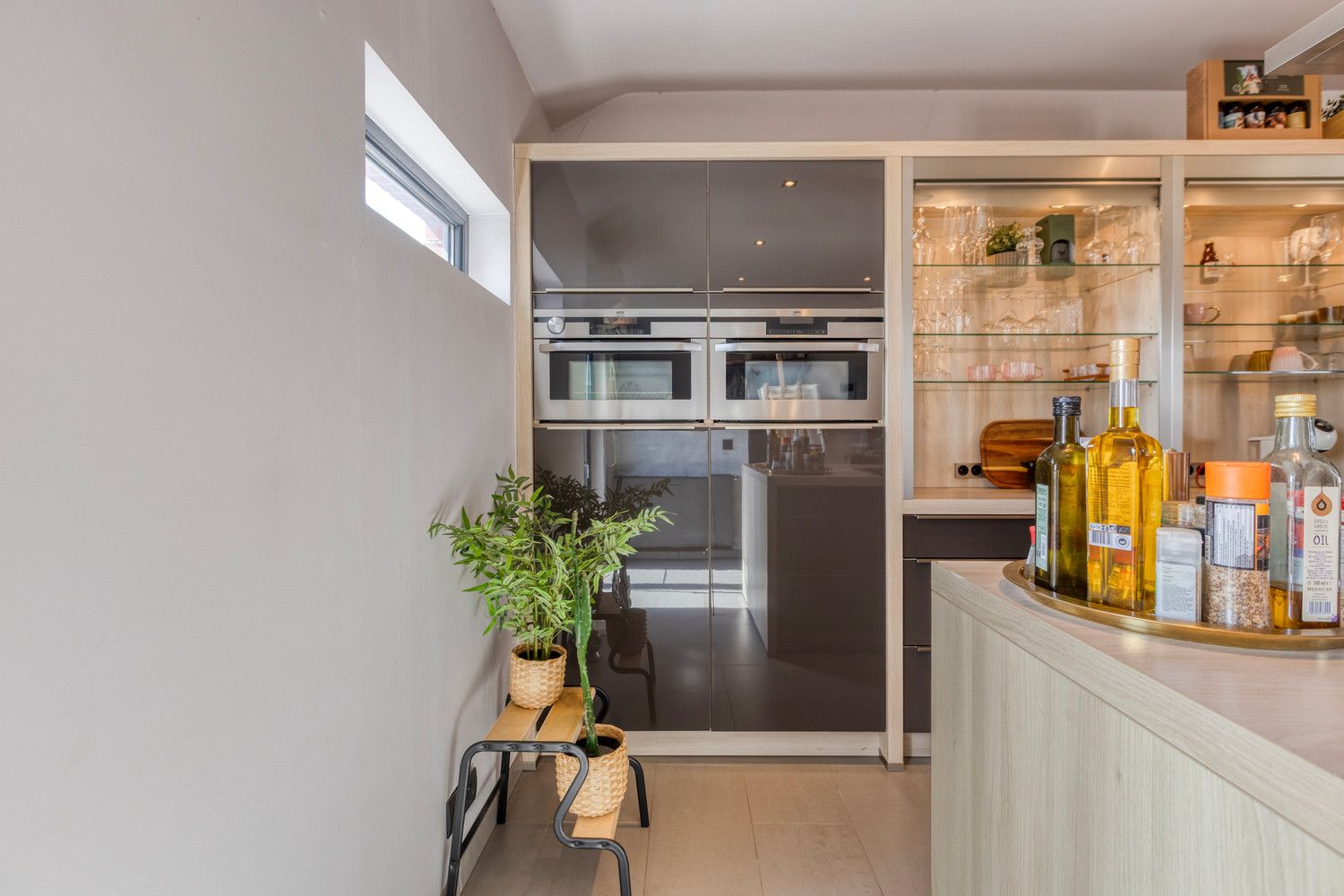 ZEER RUIM EN INSTAPKLAAR DUPLEX APPARTEMENT MET 3 SLPKS! foto 5
