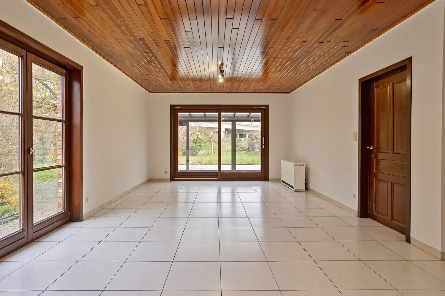 Ruime halfopen gezinswoning met 4 slaapkamers, garage en tuin gelegen in een residentiële straat te Drongen foto 5