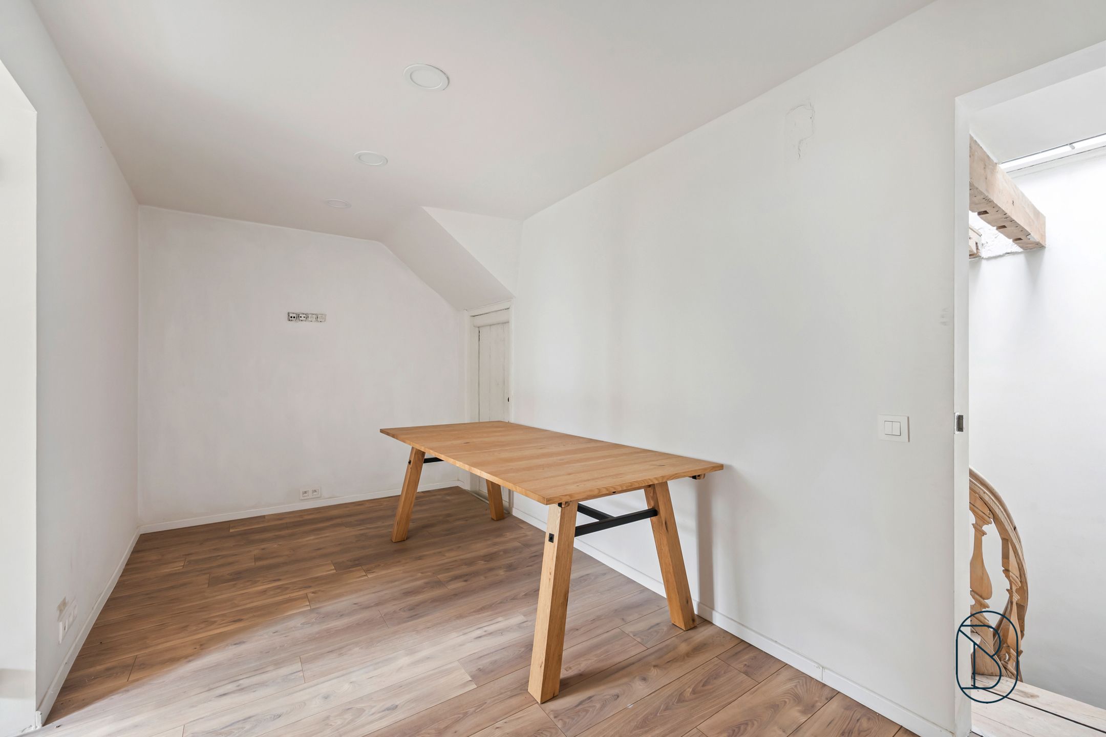 Handelspand met kantoren op topligging in centrum Kortrijk foto 22