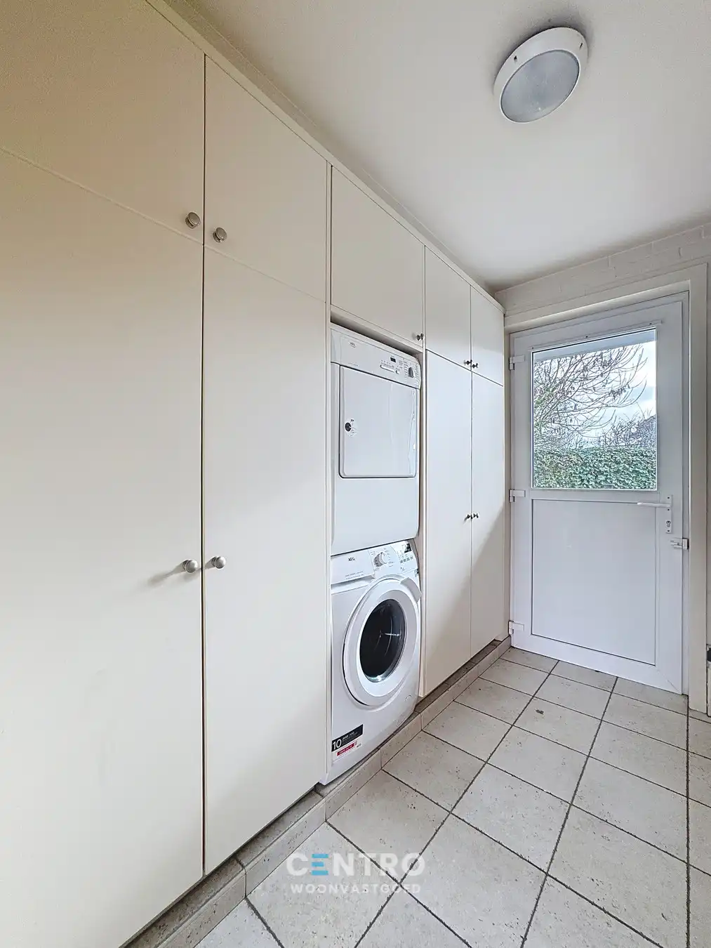 Ruime woning met 5 slpks, 2 badks én dubbele garage! foto 9