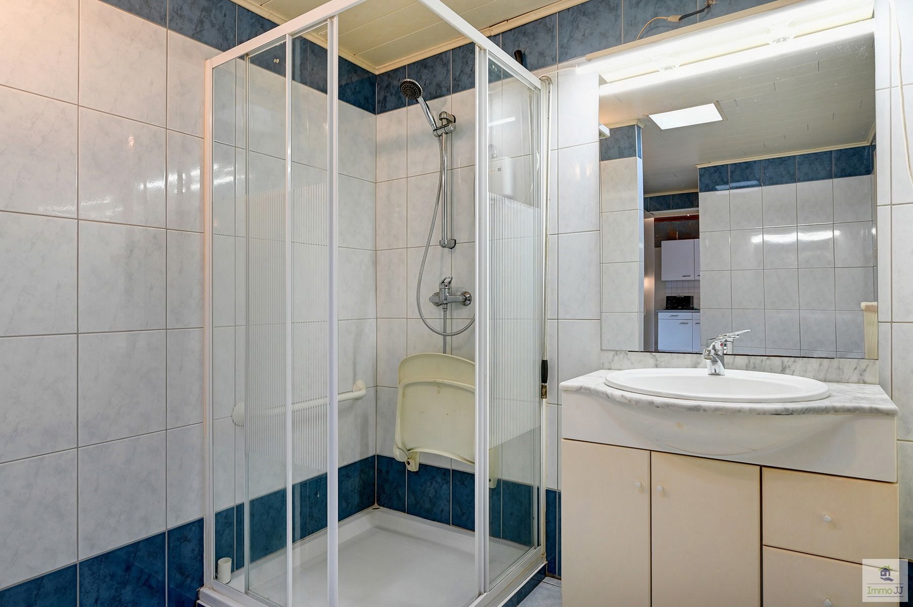 Te renoveren tweegezinswoning foto 11