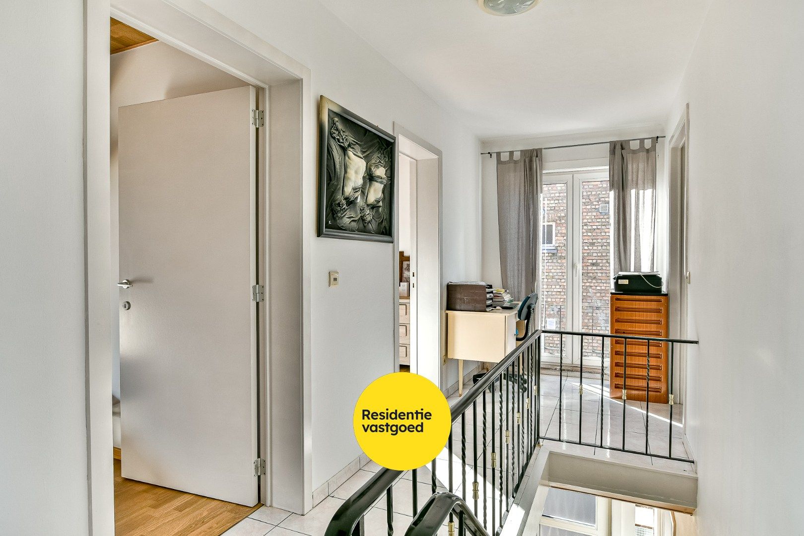 Halfopen woning met drie slaapkamers, tuin en garage foto 9