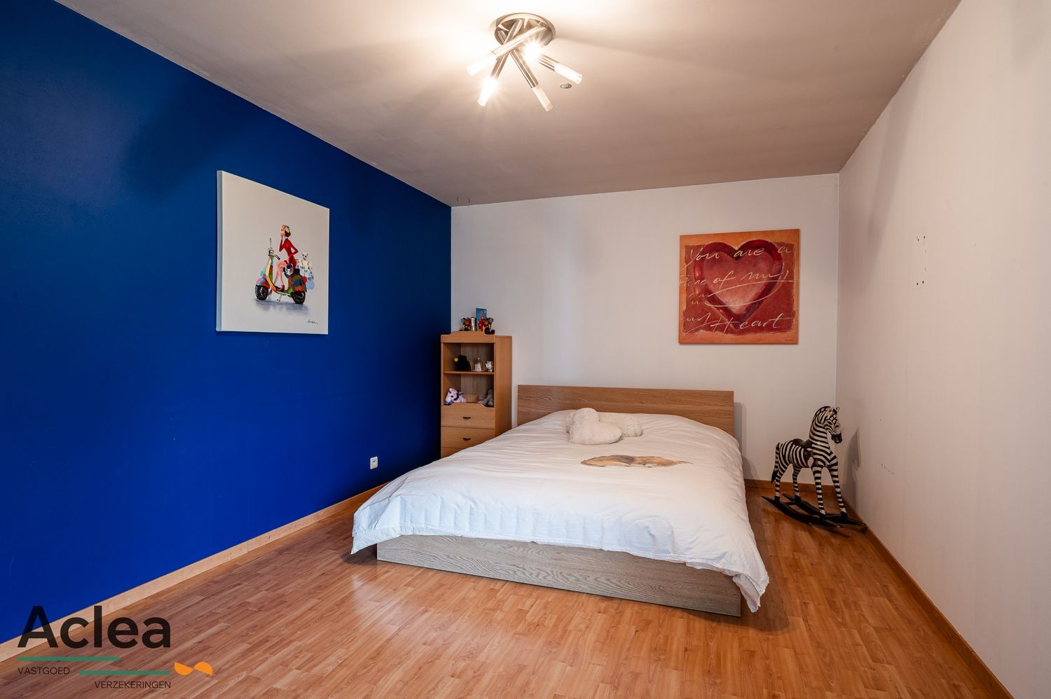 Moderne instapklare villa met zwembad en poolhouse foto 23