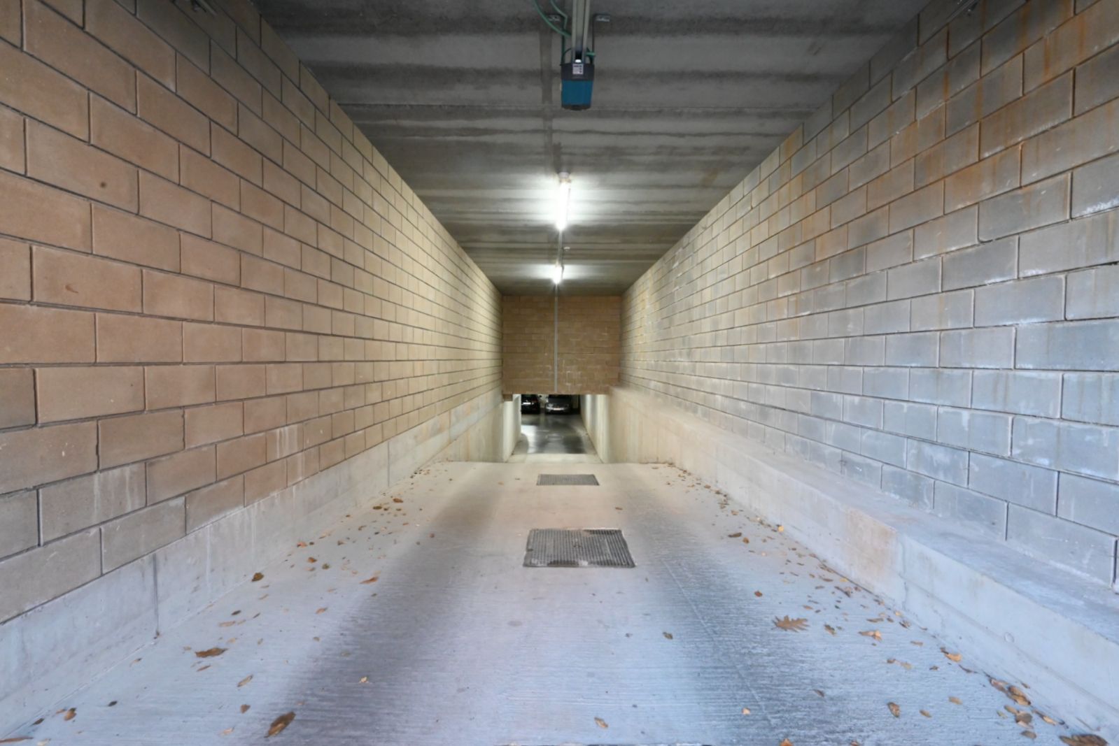 Ondergrondse staanplaats in het hartje van Rumbeke! foto 4