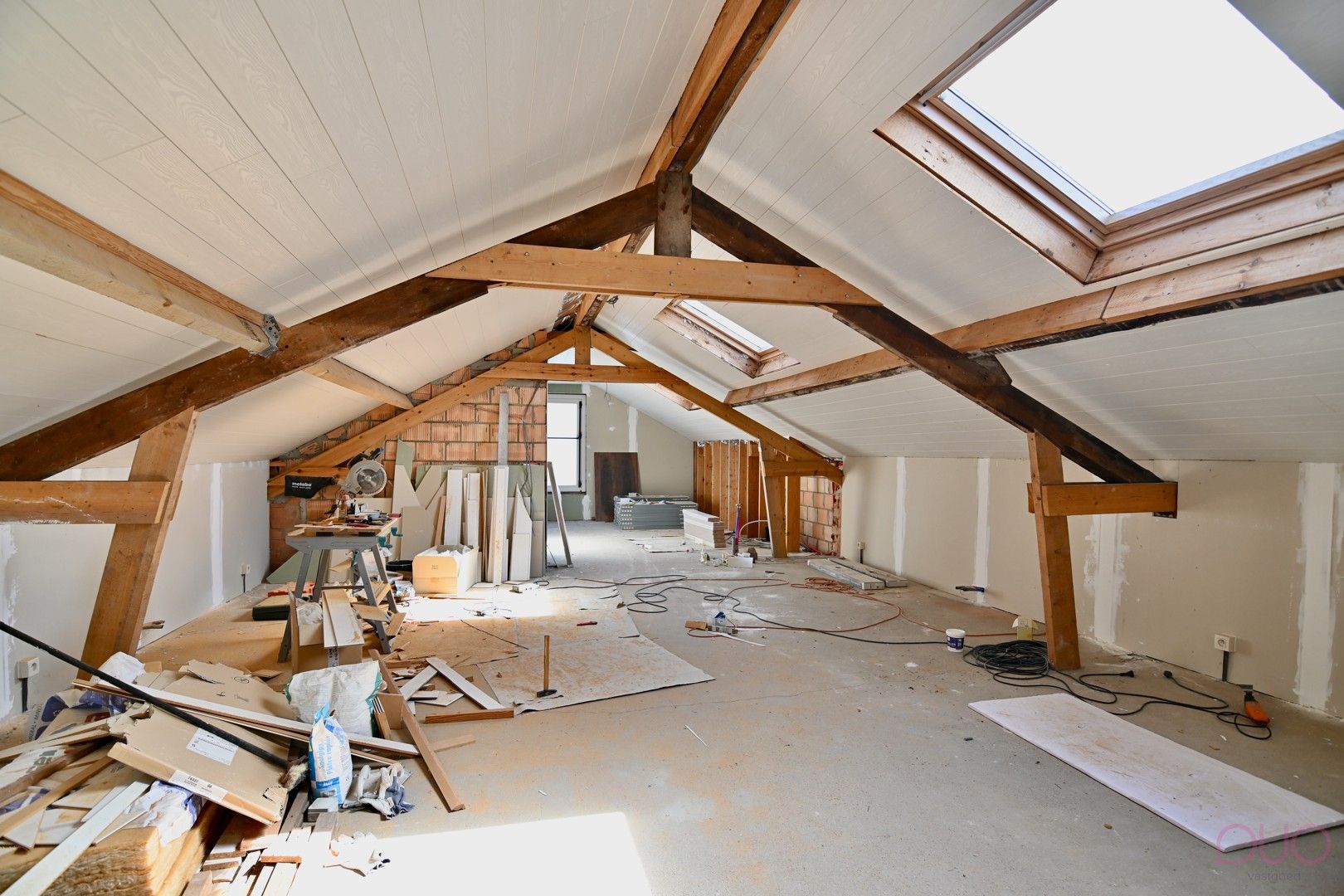 Ruime woning met 3 slaapkamers met uitbreidingsmogelijkheden. Achterliggend 3 garages en loods in Sint-Truiden foto 10