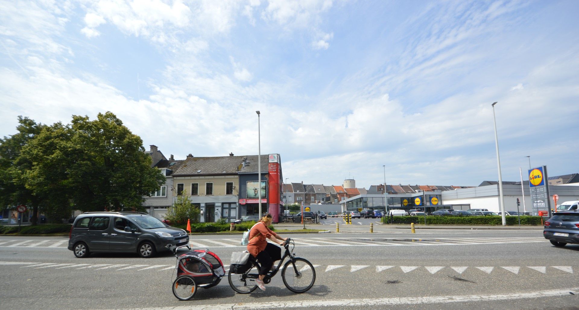 INSTAPKLAAR GELIJKVLOERS INCL. 3 PRIVE PARKINGS foto 9