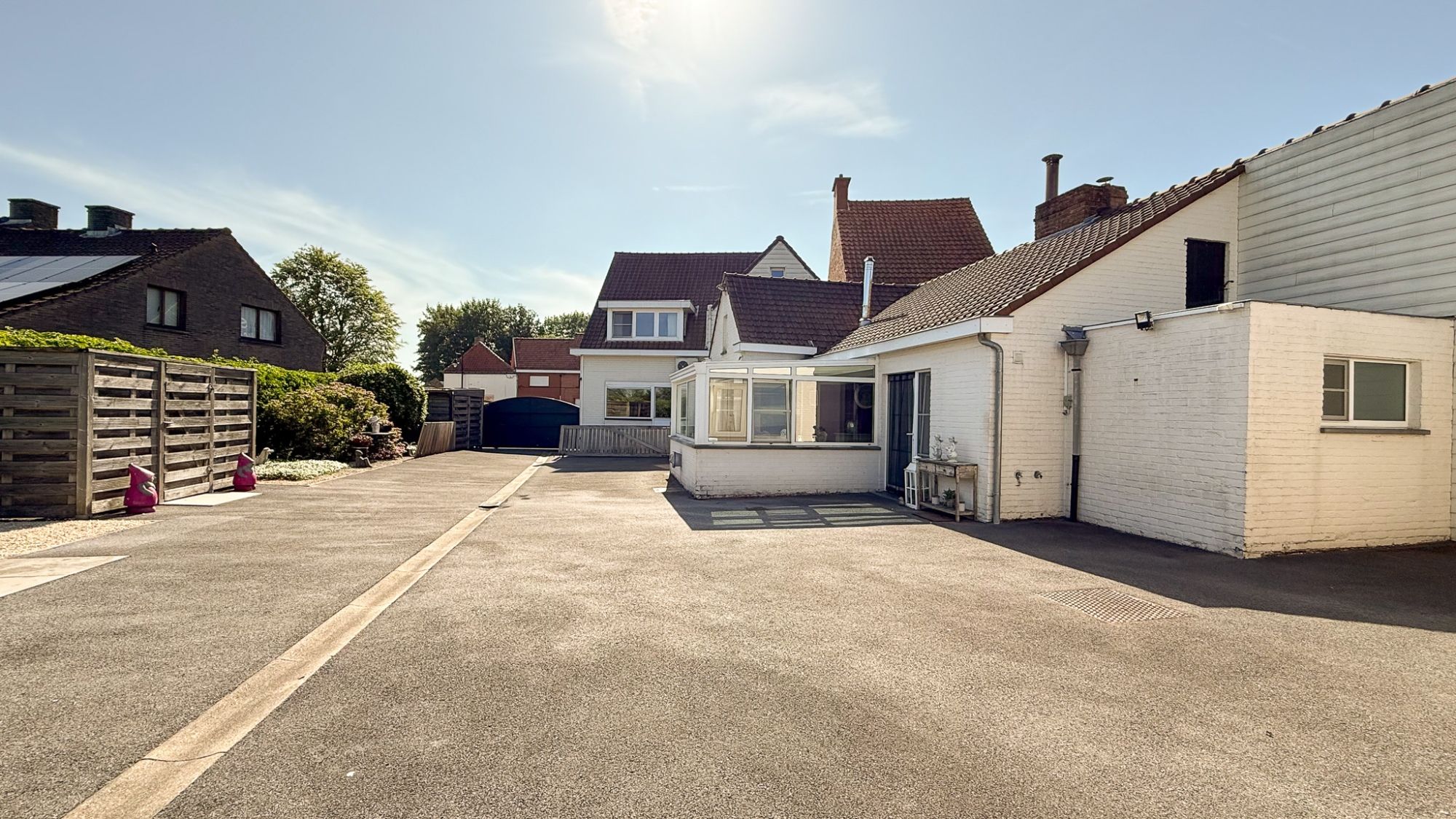 Ruim polyvalent handelspand met 4 slpk,  WINKELRUIMTE,  WONING en PARKING vooraan. foto 18