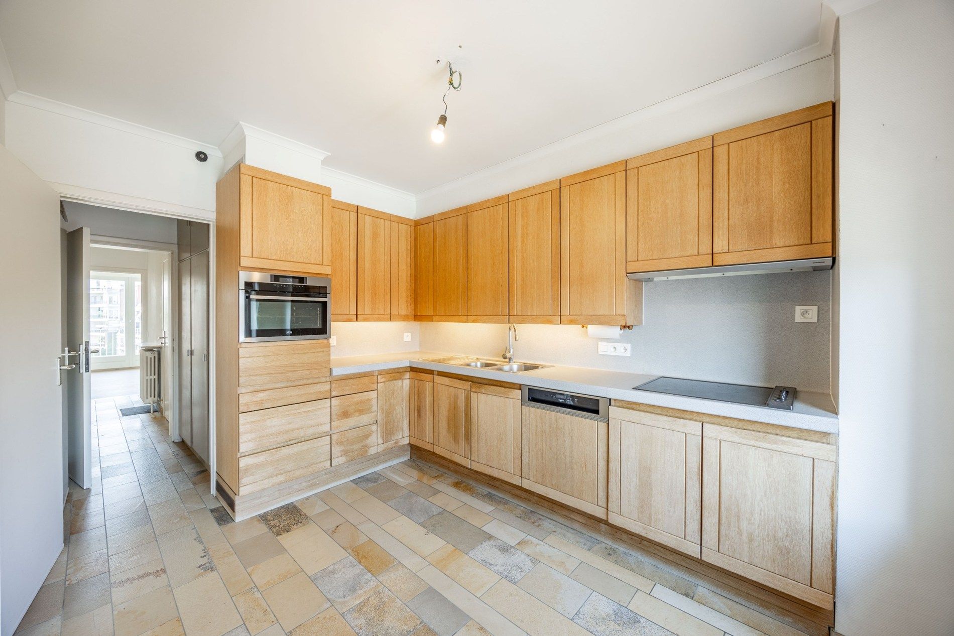 RUIM INSTAPKLAAR APPARTEMENT MET GARAGE foto 7