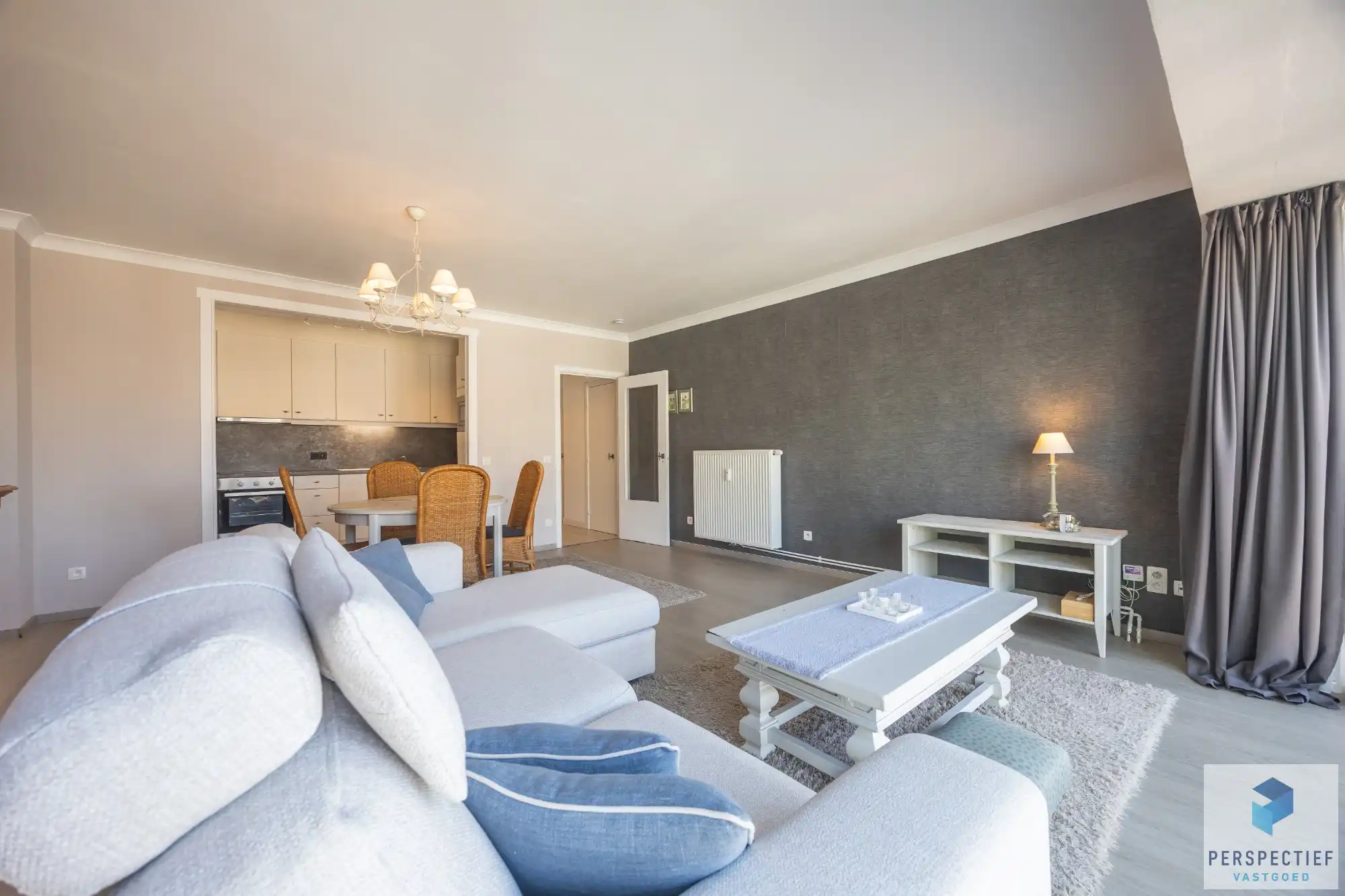 Goed gelegen ruim vernieuwd 2 slaapkamer appartement met terras en grote berging. foto 11