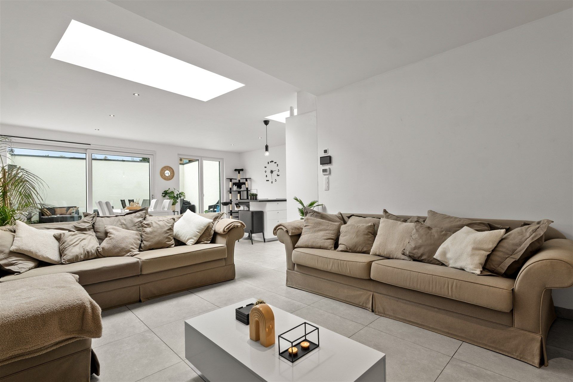 Moderne gezinswoning met 3 slaapkamers en bureau.  foto 4