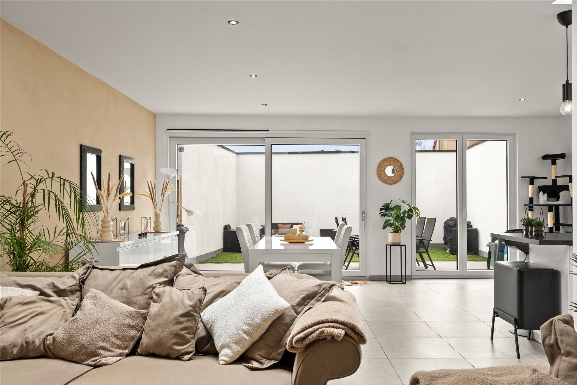 Moderne gezinswoning met 3 slaapkamers en bureau.  foto 4