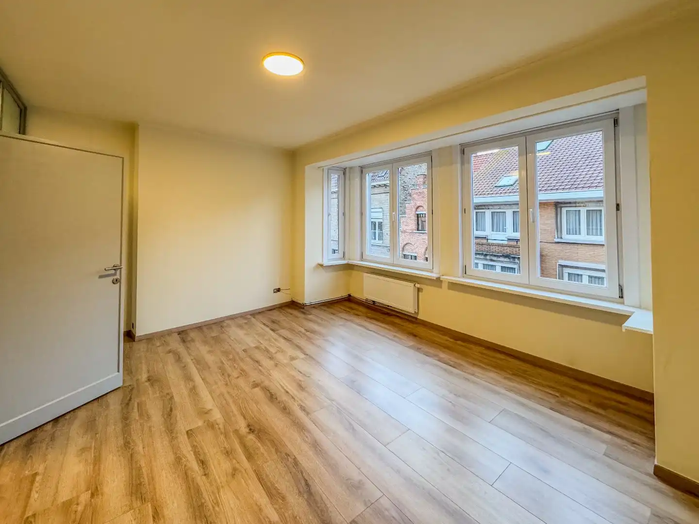 Verrassend ruime woning met 3 slaapkamers en polyvalente ruimte. foto 17