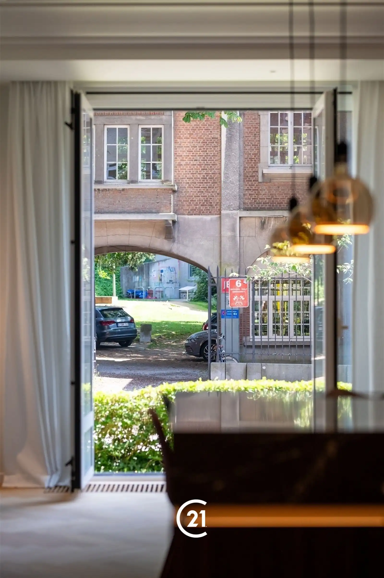 CAMBRE – Uitzonderlijk luxueus gelijkvloersappartement met tuin tegenover Ter Kamerenbos

  foto 8