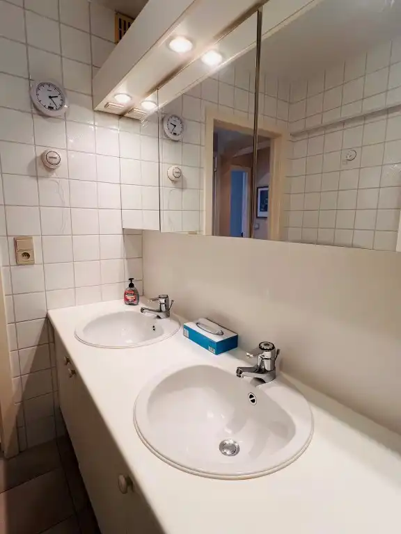 Ruim woonappartement met 3 slaapkamers en carport foto 13