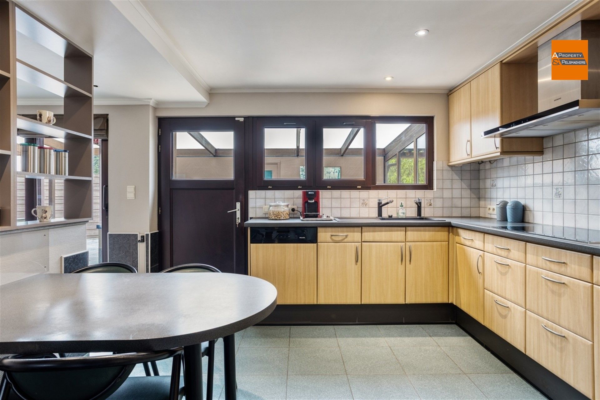 Gerenoveerde woning met ruime tuin foto 11