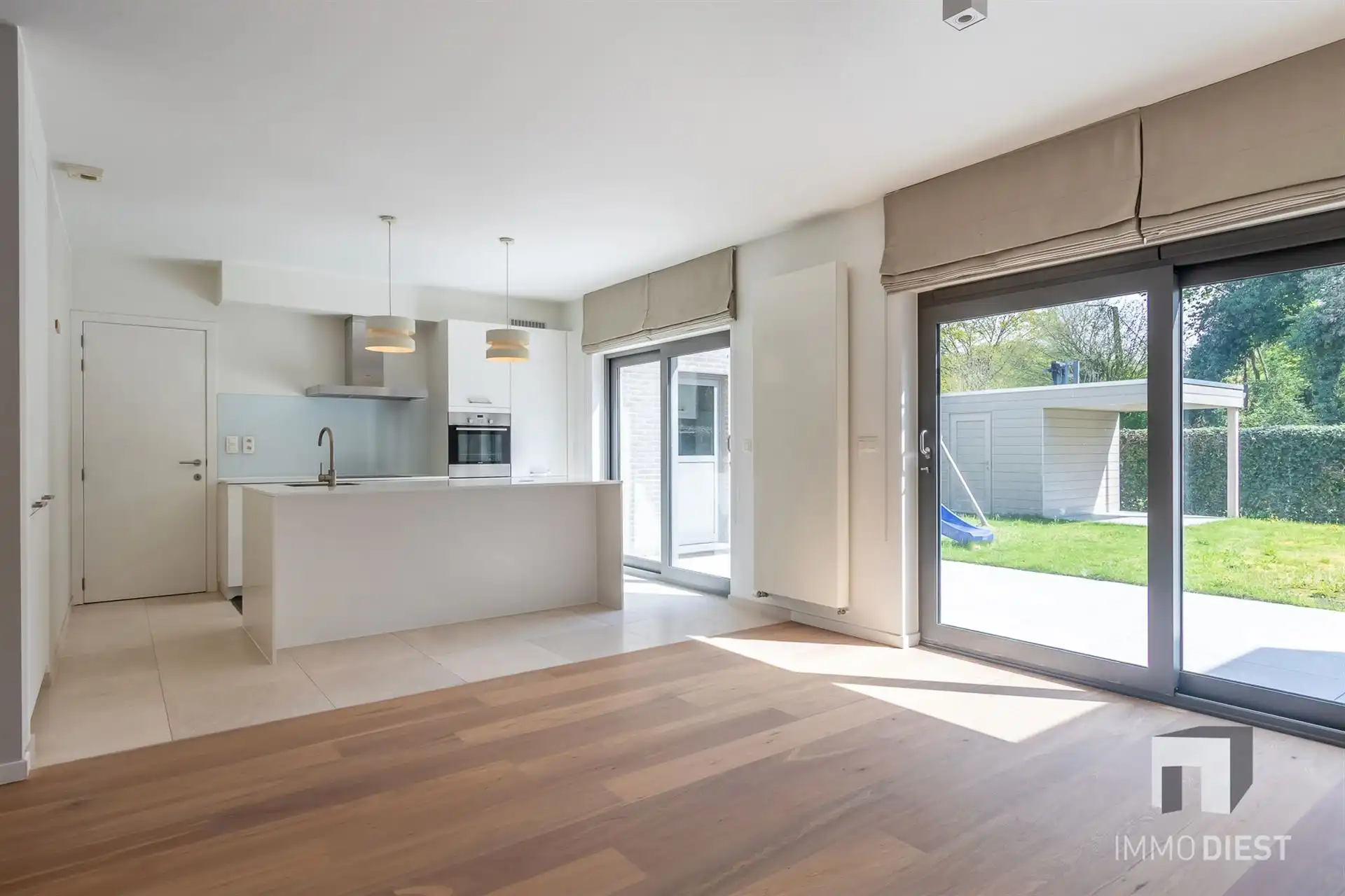 Luxe woning met 4 slaapkamers, 2 badkamers, garage en zonnige tuin foto 8