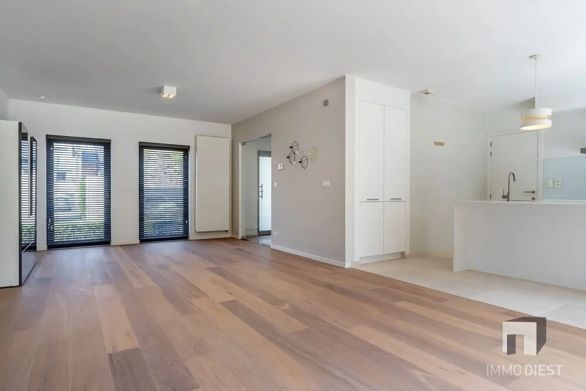 Luxe woning met 4 slaapkamers, 2 badkamers, garage en zonnige tuin foto 8