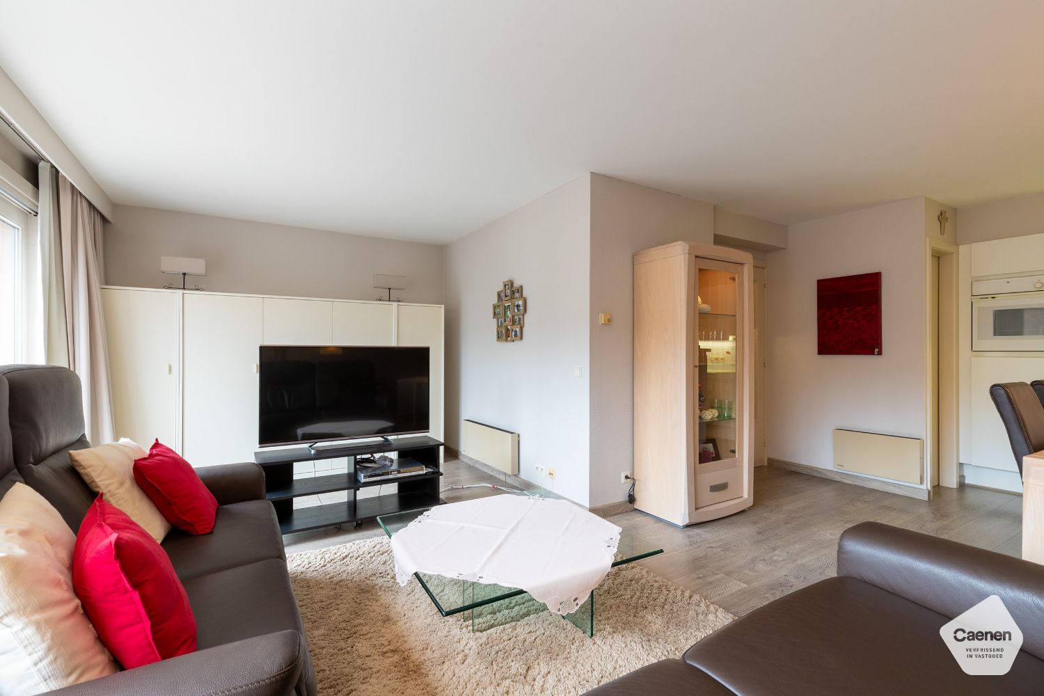 Uitzonderlijk breed appartement, middenin de winkelstraat te Nieuwpoort-Bad foto 2
