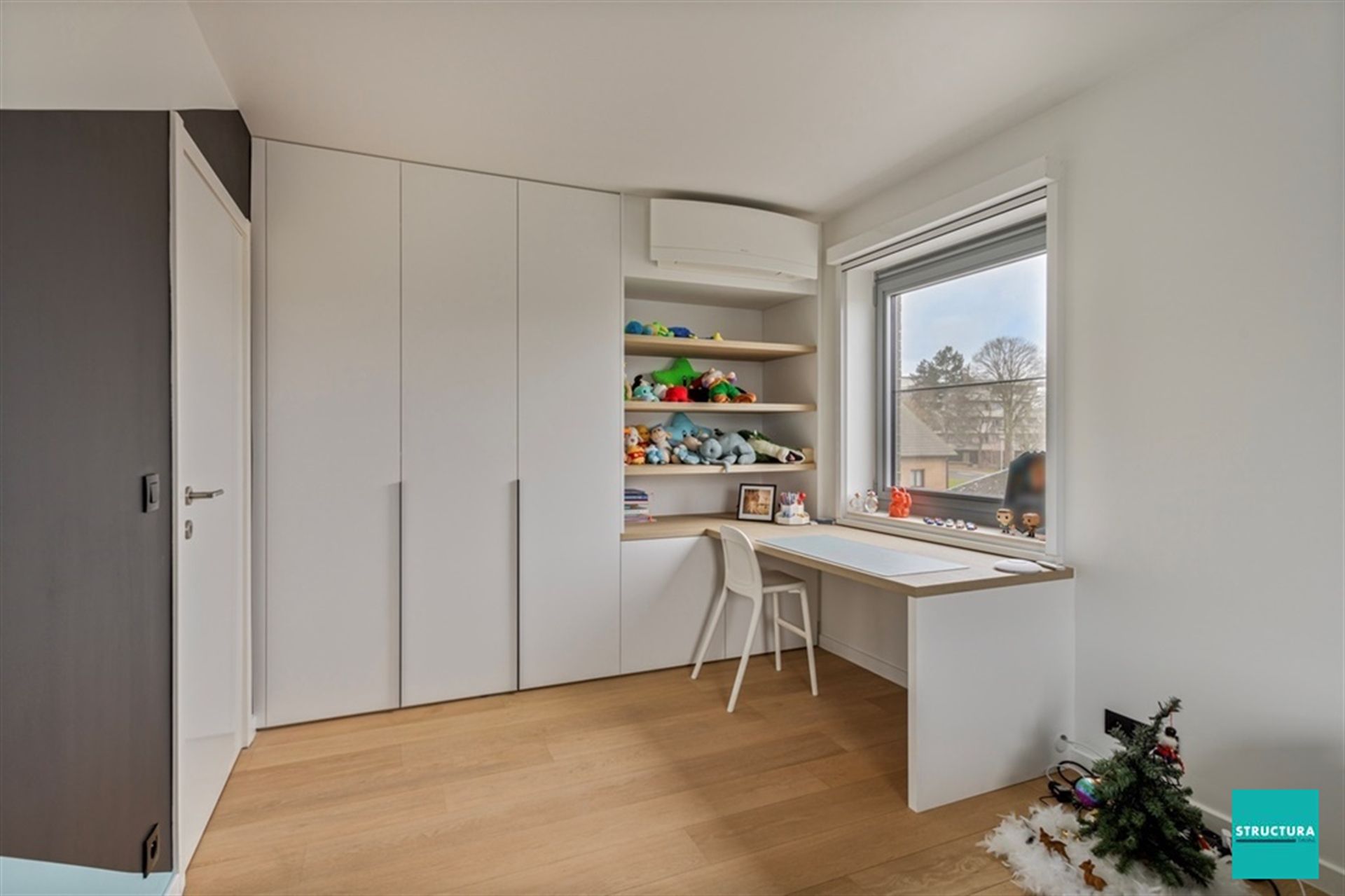 Prachtige moderne villa met zwembad en poolhouse foto 18