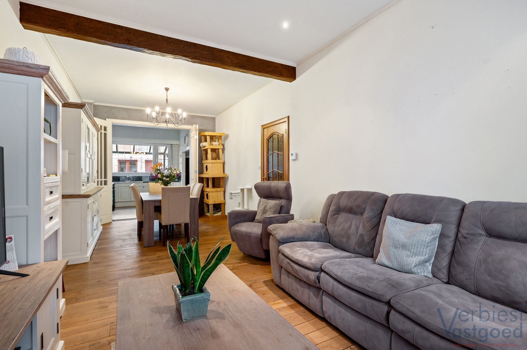 Energiezuinige en charmante woning in het hart van Schoten foto 3