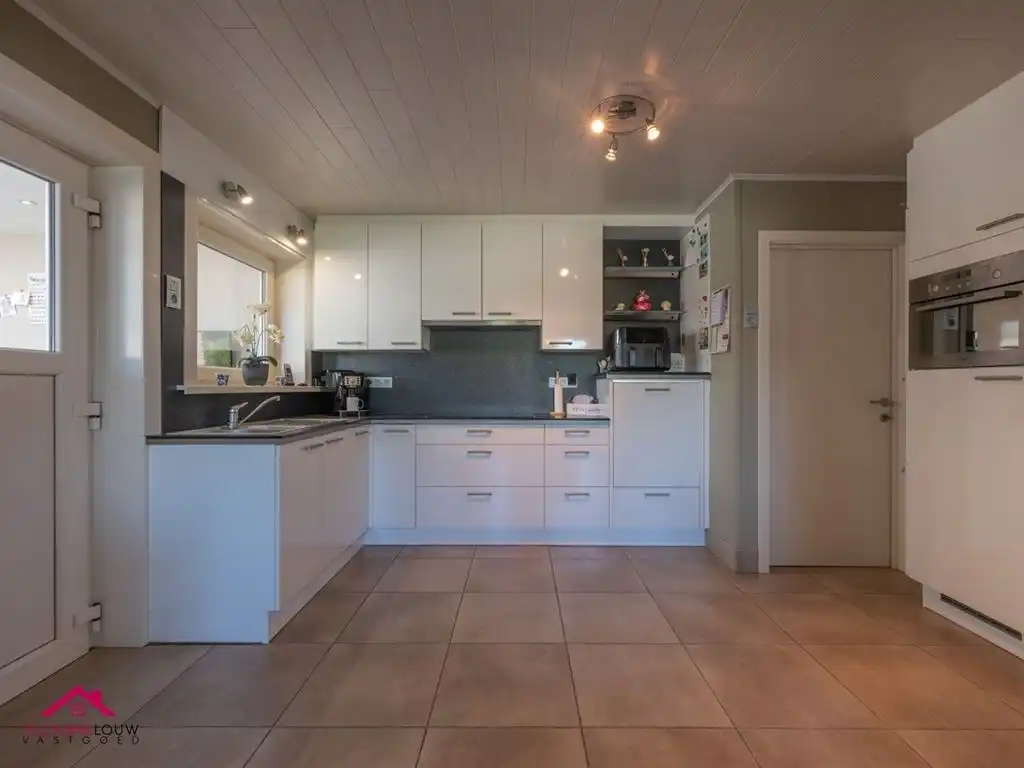 Instapklare, verzorgde half-vrijstaande gezinswoning foto 17