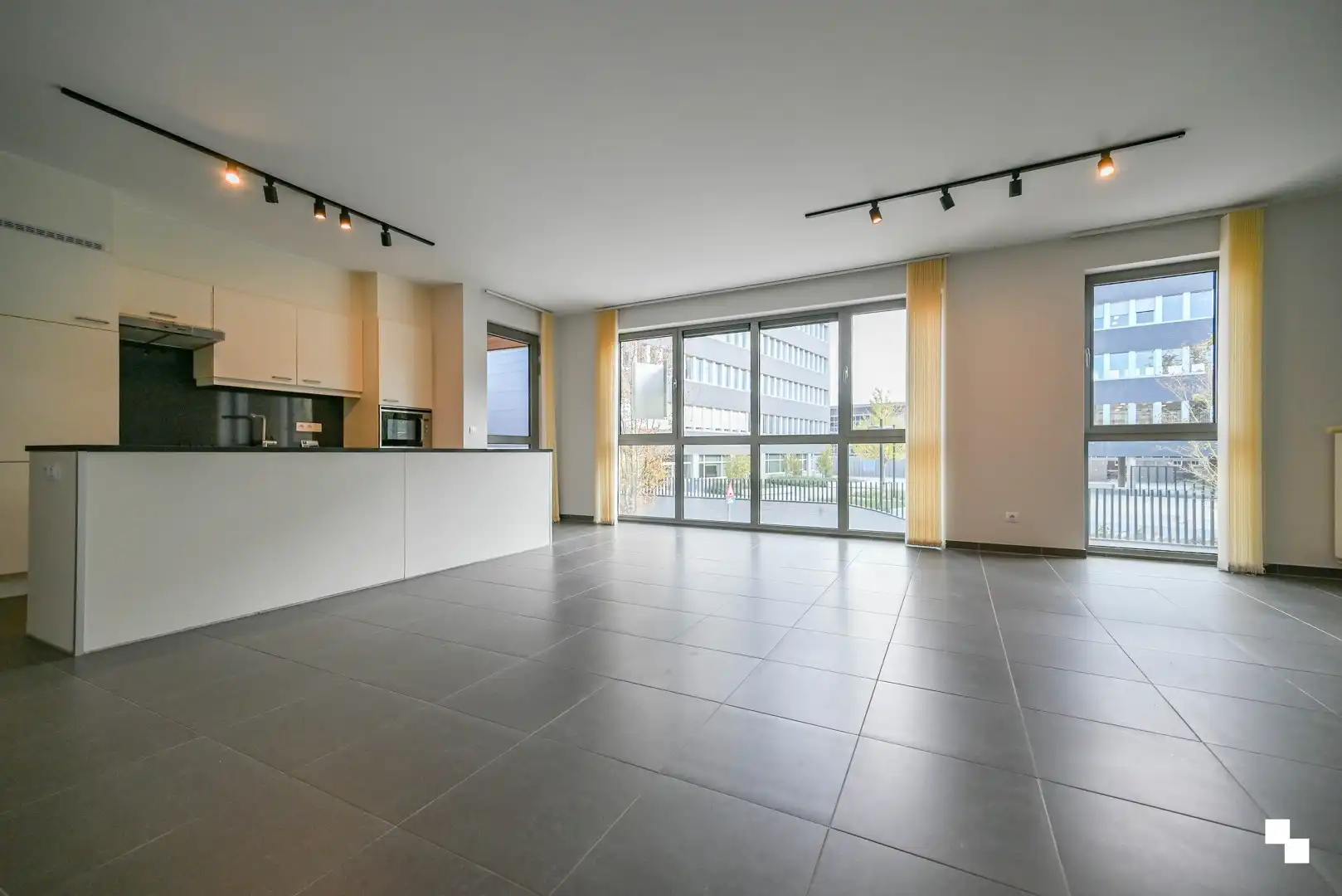 Ruim appartement met drie slaapkamers & garagebox foto 8