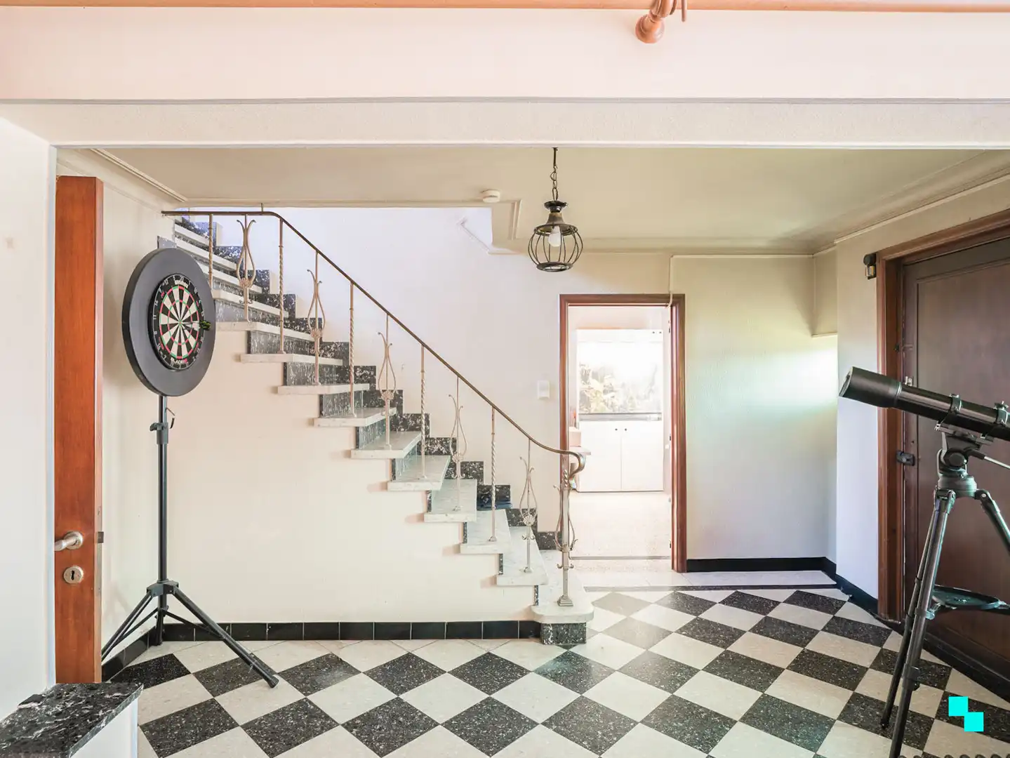 Renovatieproject met uitgestrekte tuin in groene omgeving foto 5