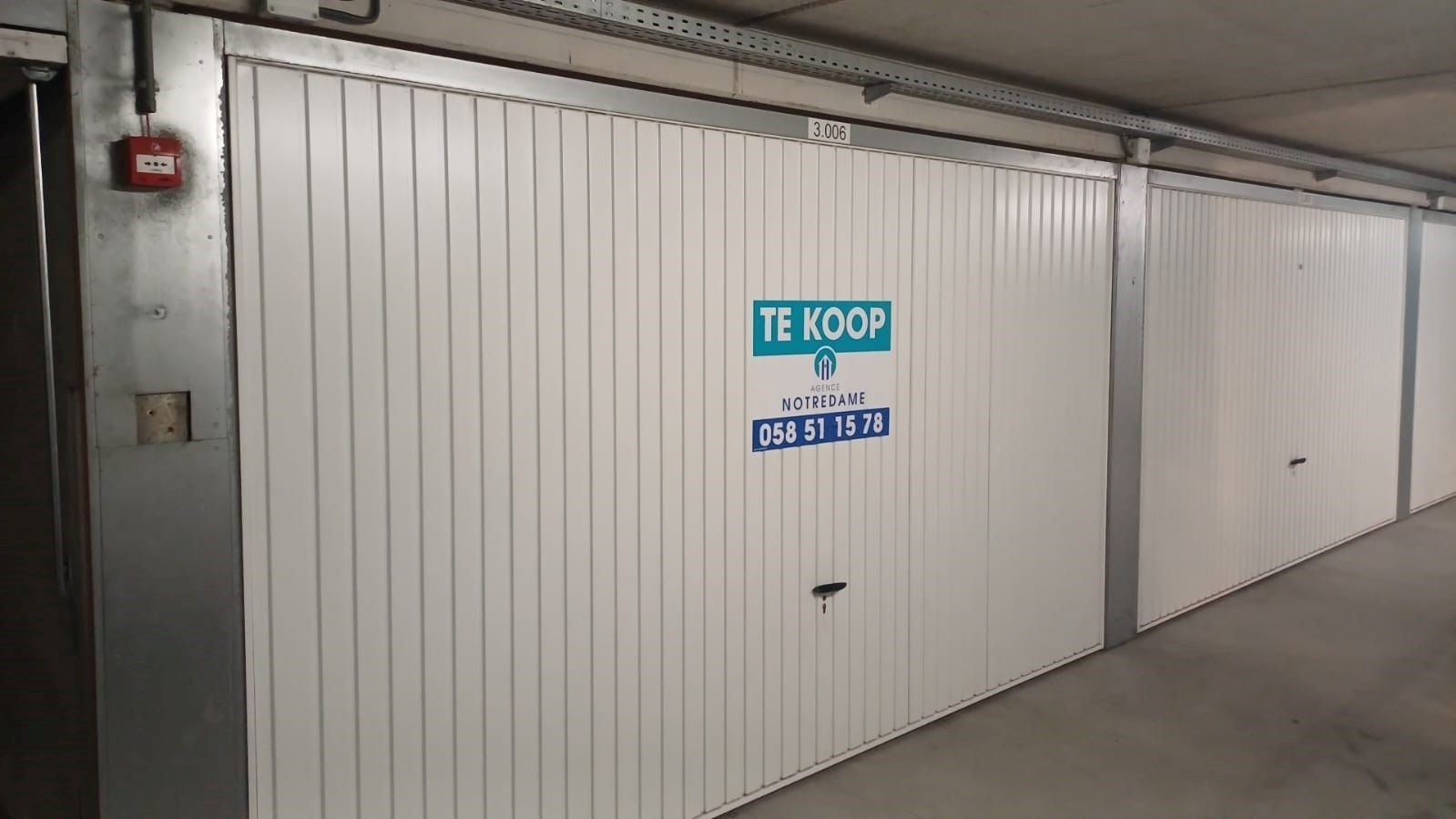 Grote en gemakkelijke garage onder de zeedijk foto {{pictureIndex}}