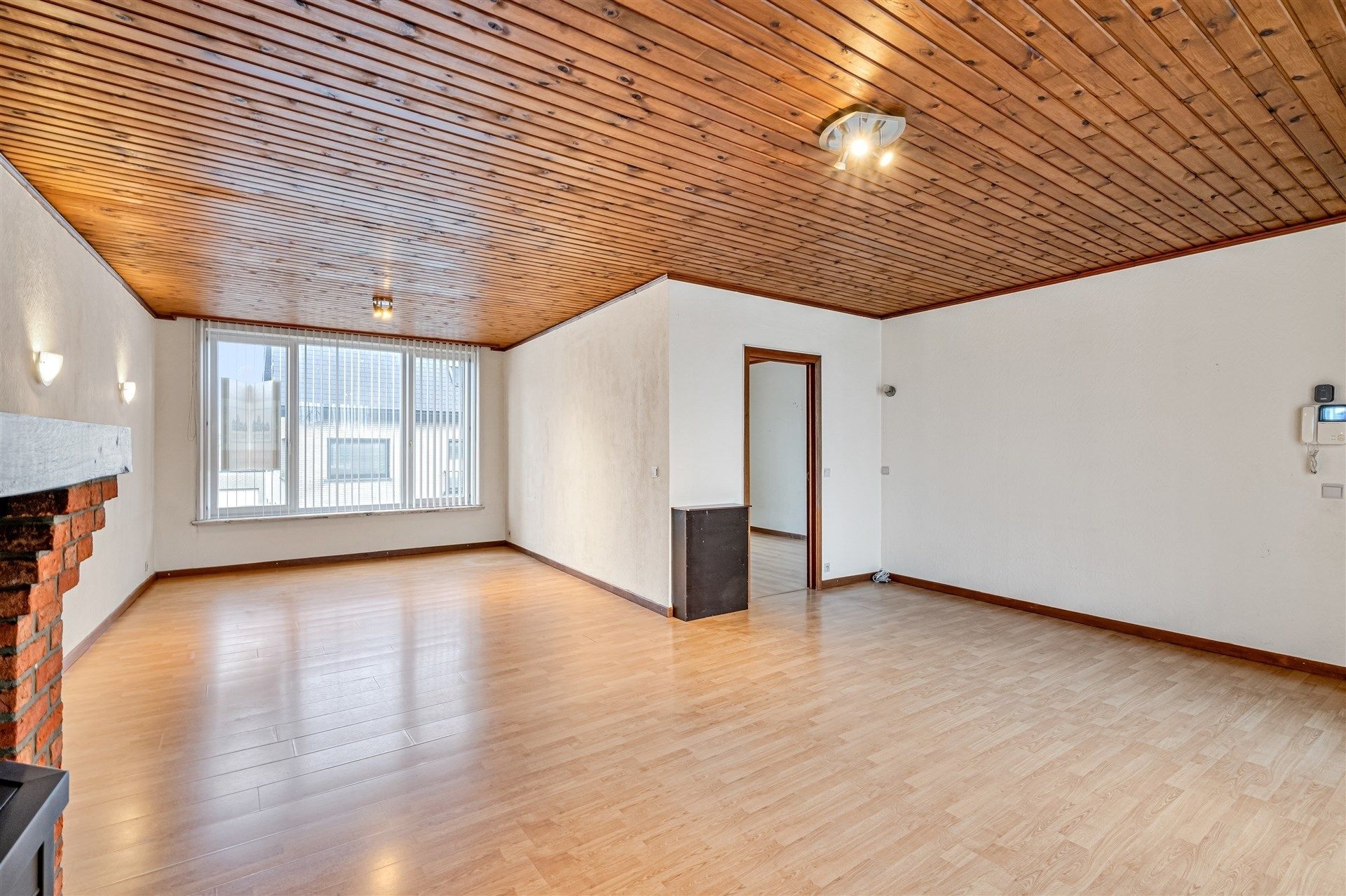 Bijzonder ruime woning met tuin en garage foto 2