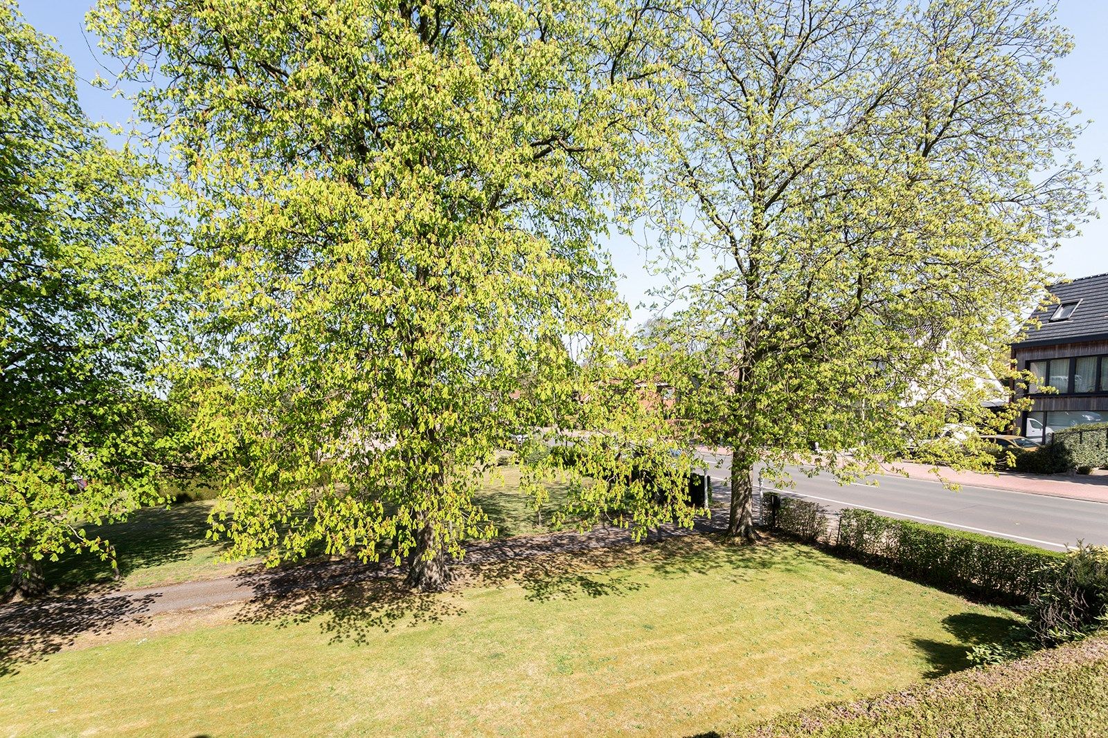 Nét gerenoveerde woning met aangename tuin  foto 31