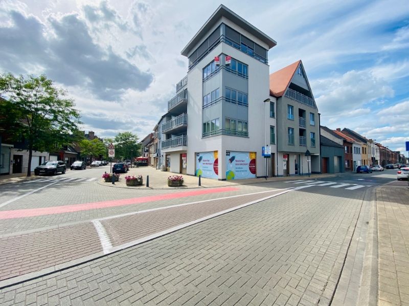 !! NU KERNVERSTERKENDE PREMIE - Centraal gelegen handelspand met polyvalente mogelijkheden foto {{pictureIndex}}