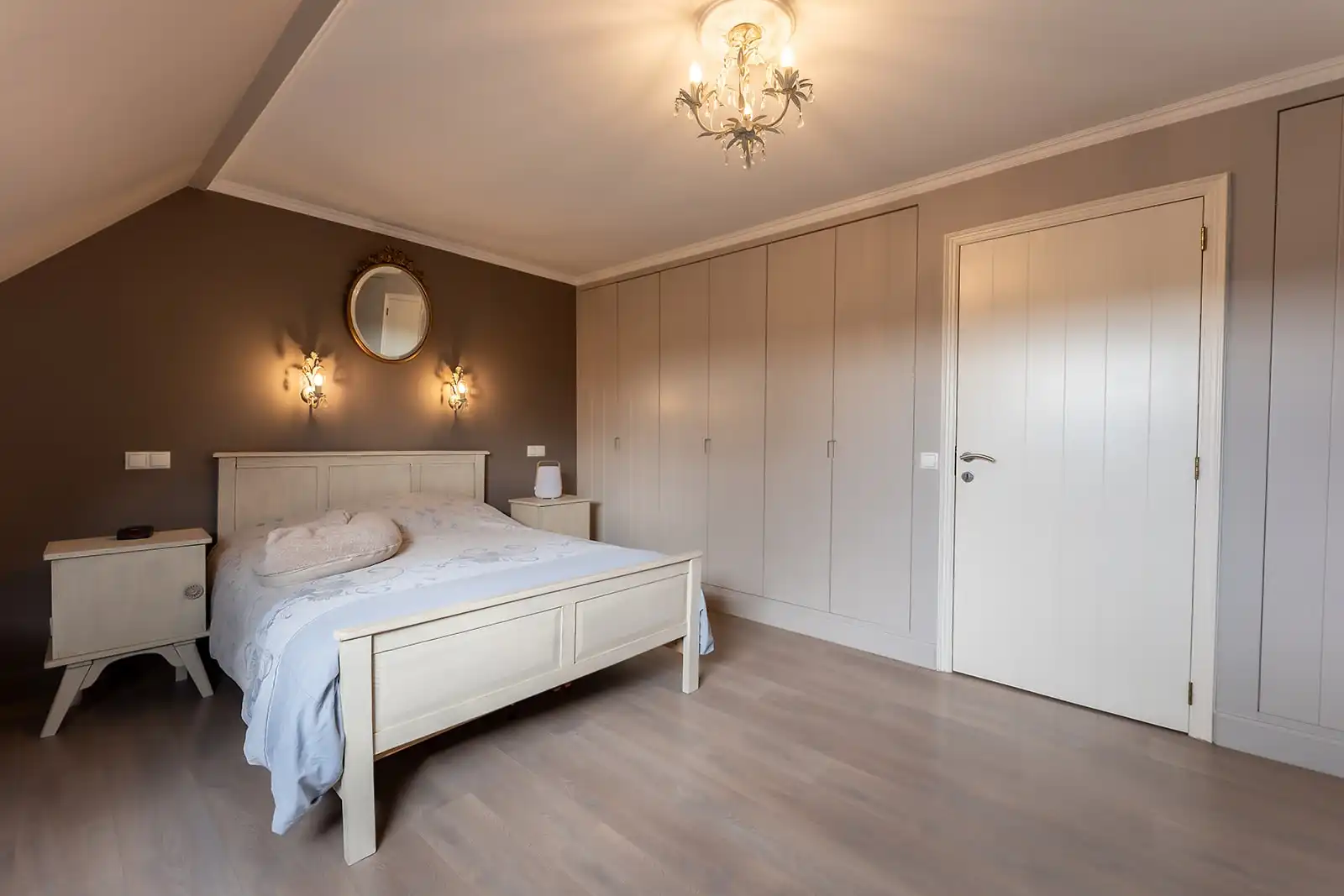 Ruim duplex appartement met garagebox te koop in Lissewege. foto 19