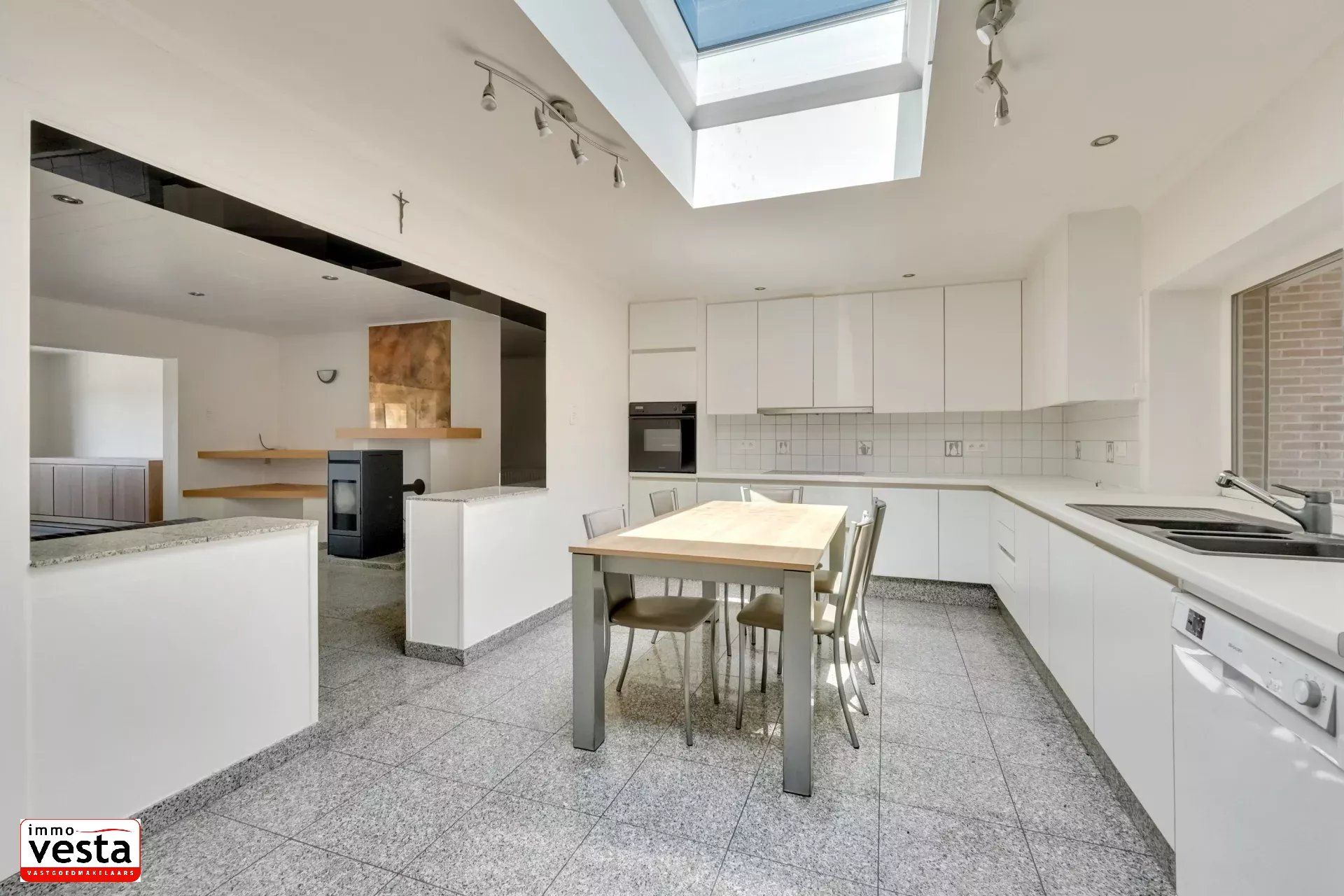 Ruime , landelijk gelegen woning met loods foto 8