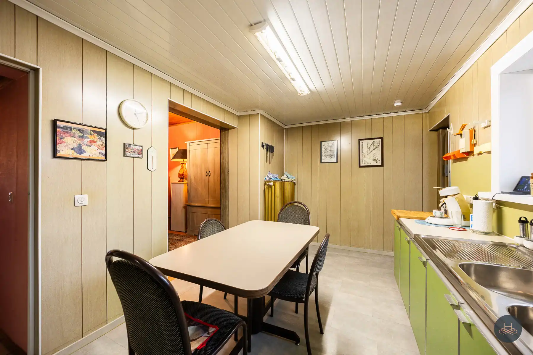 Charmante te moderniseren woning met stadskoer & terras foto 11