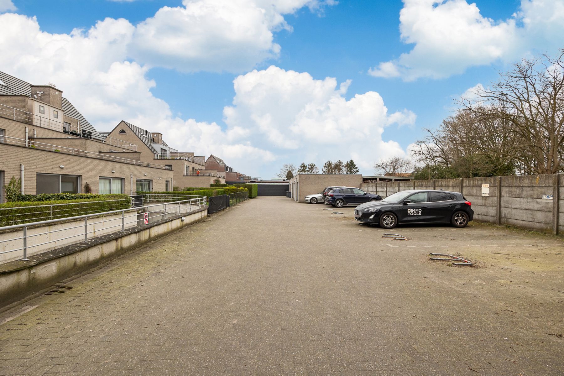 Een ruim appartement van 148m² met terras en 2 autostaanplaatsen. foto 18