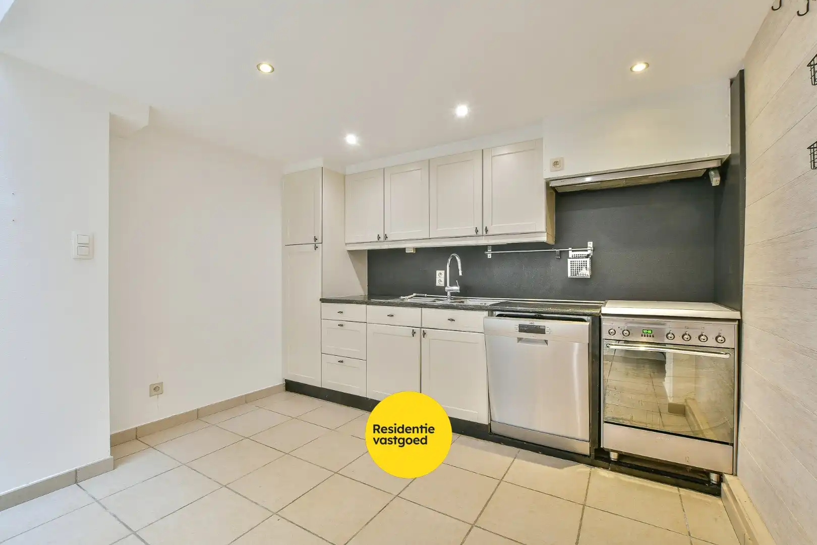 Charmante en verrassend ruime woning met terras in het centrum van Blankenberge! foto 4