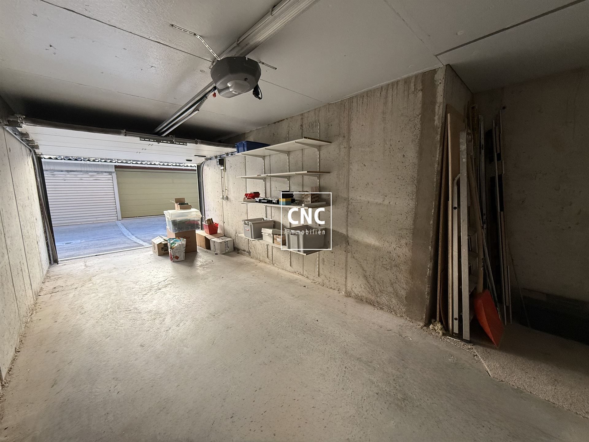 Gelijkvloerse, ruime garagebox in het centrum van Knokke foto 6