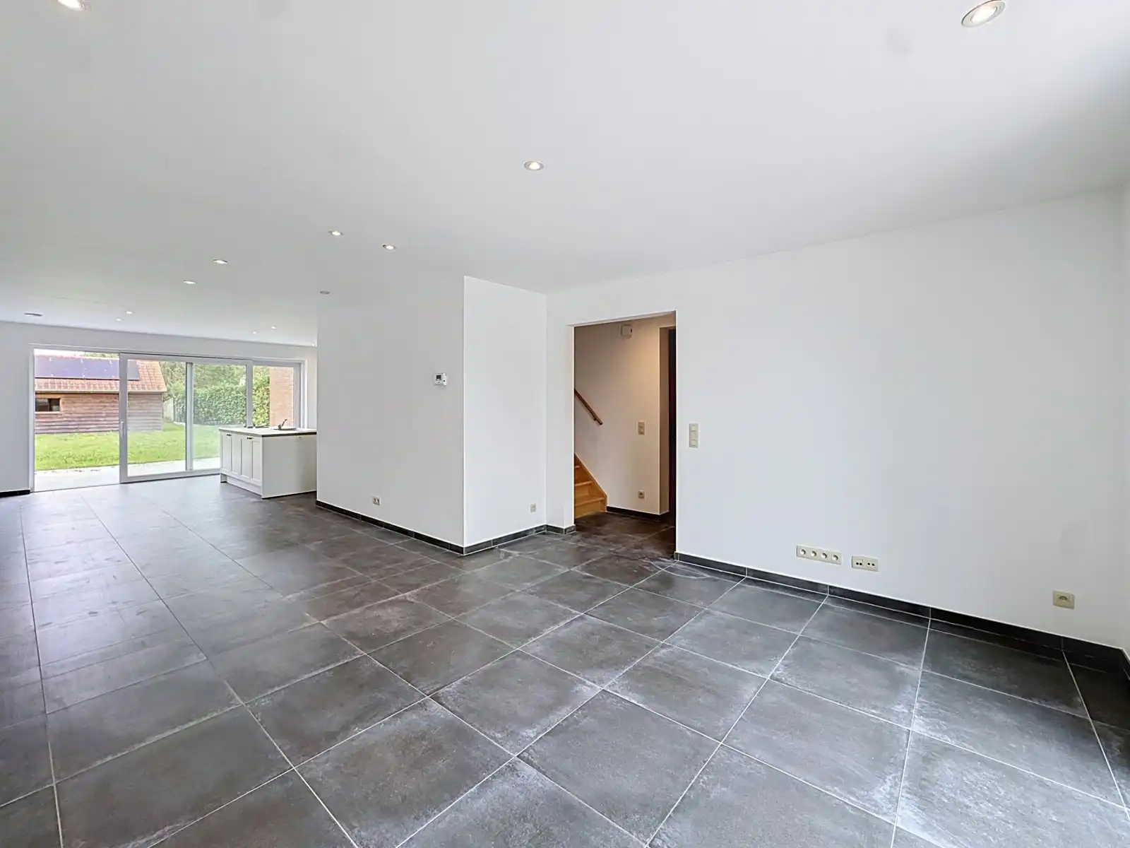 TE HUUR recente halfopen bebouwing met 3 slaapkamers Jabbeke foto 4