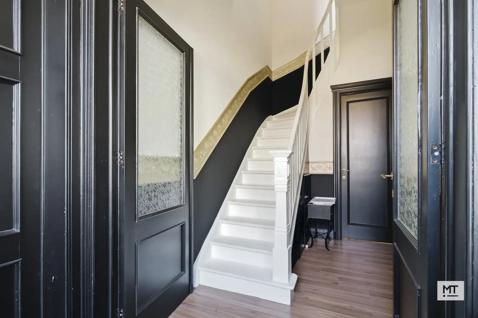 Bijzonder ruime herenwoning te koop in het centrum van Ieper foto 8