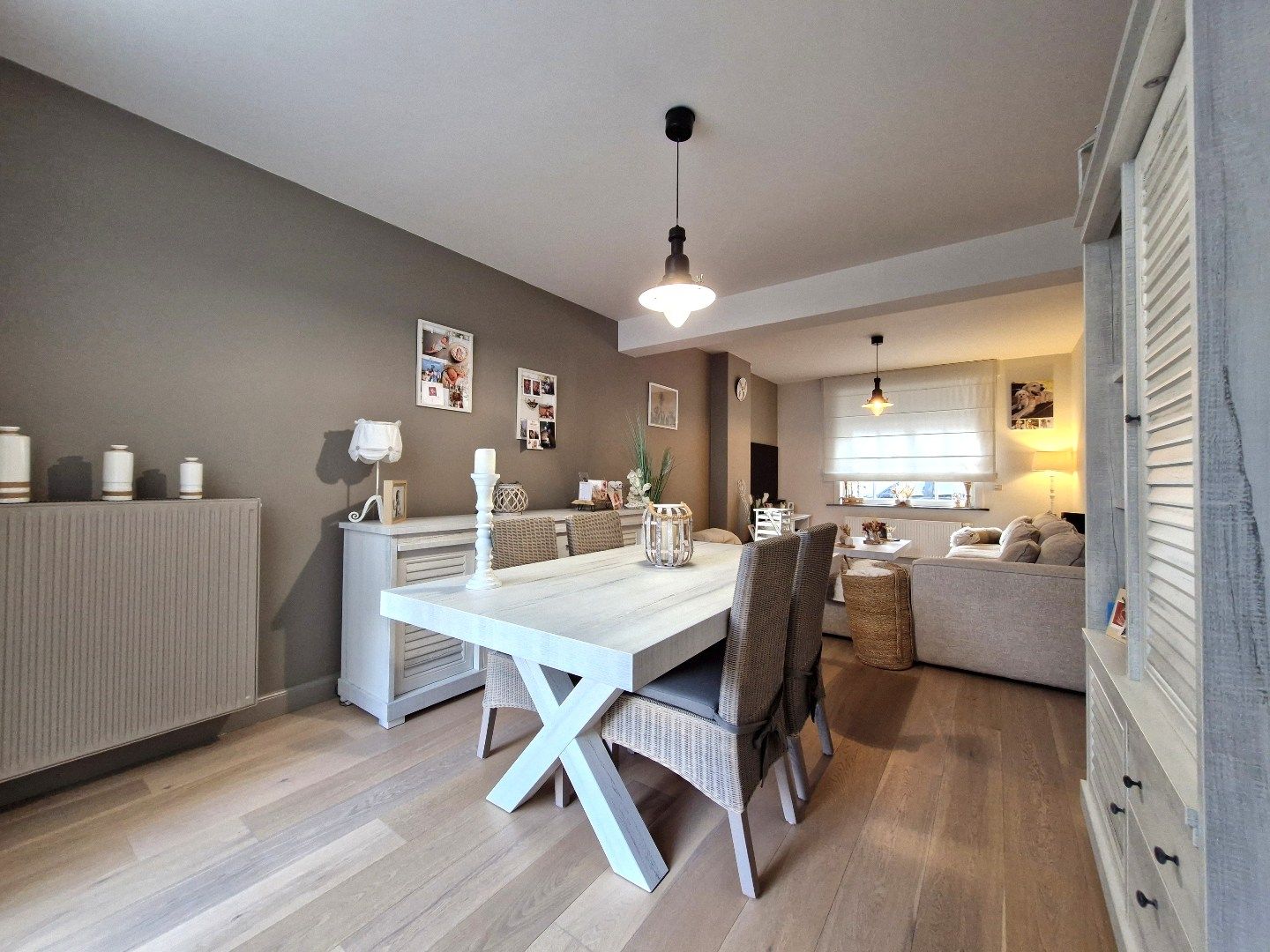 Gerenoveerde woning met garage in het centrum van Heist. foto 3