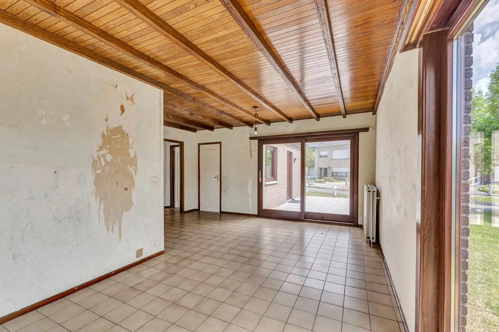 Te renoveren bungalow op een rustige locatie foto 9