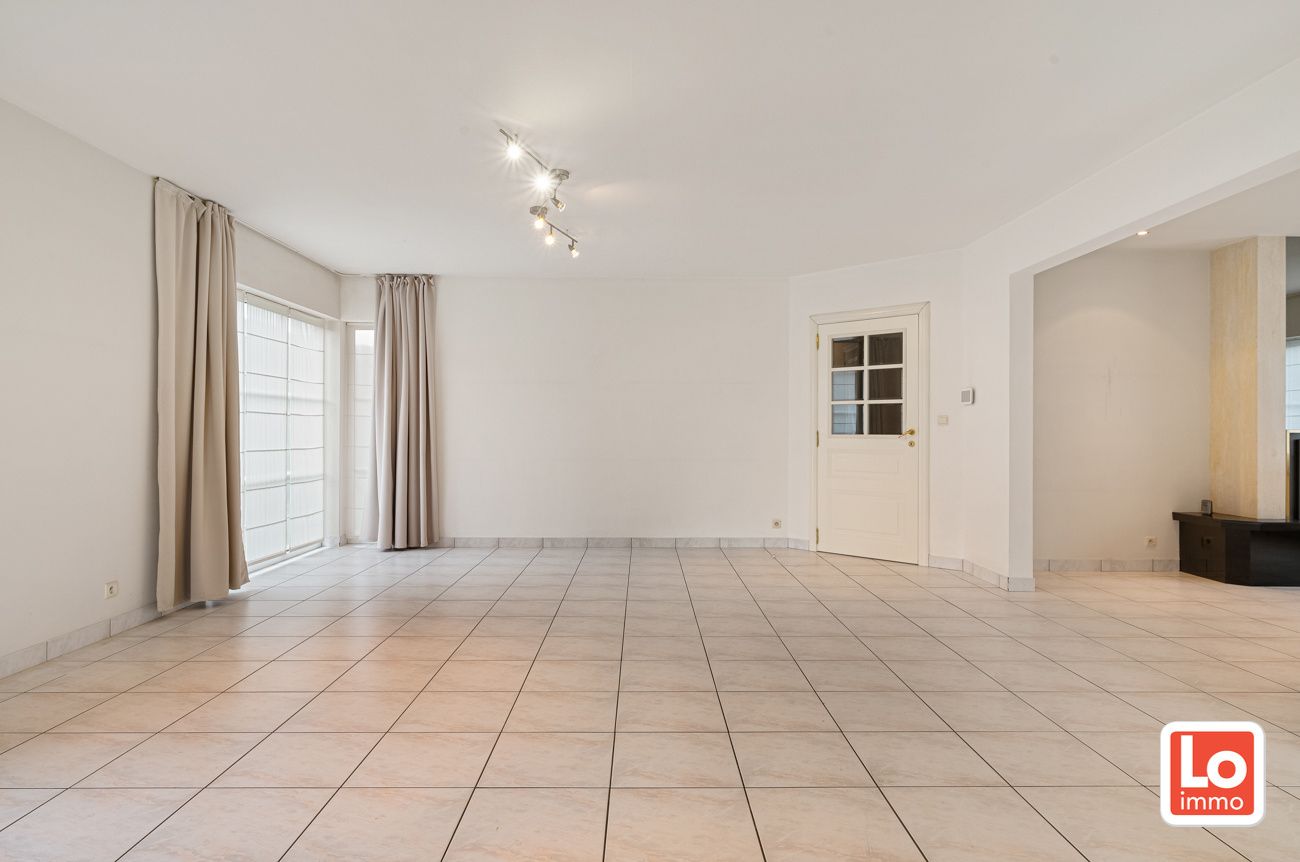 VERKOCHT!! Mooie en degelijke open bebouwing met inpandige garage op een heel rustige toplocatie vlakbij het centrum van Lochristi! foto 8