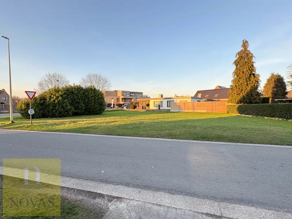 Mooie bouwgrond, dicht aan verbindingsweg en nabij centrum. foto 2