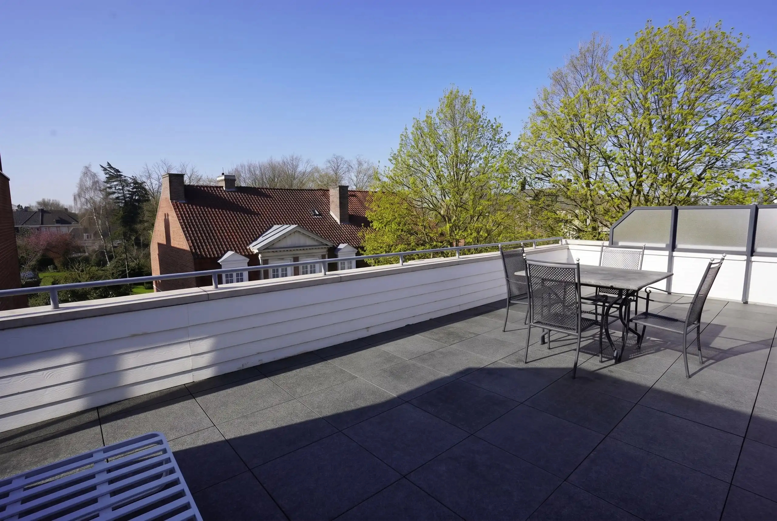 Elegant dakappartement met groot terras en garage! foto 3