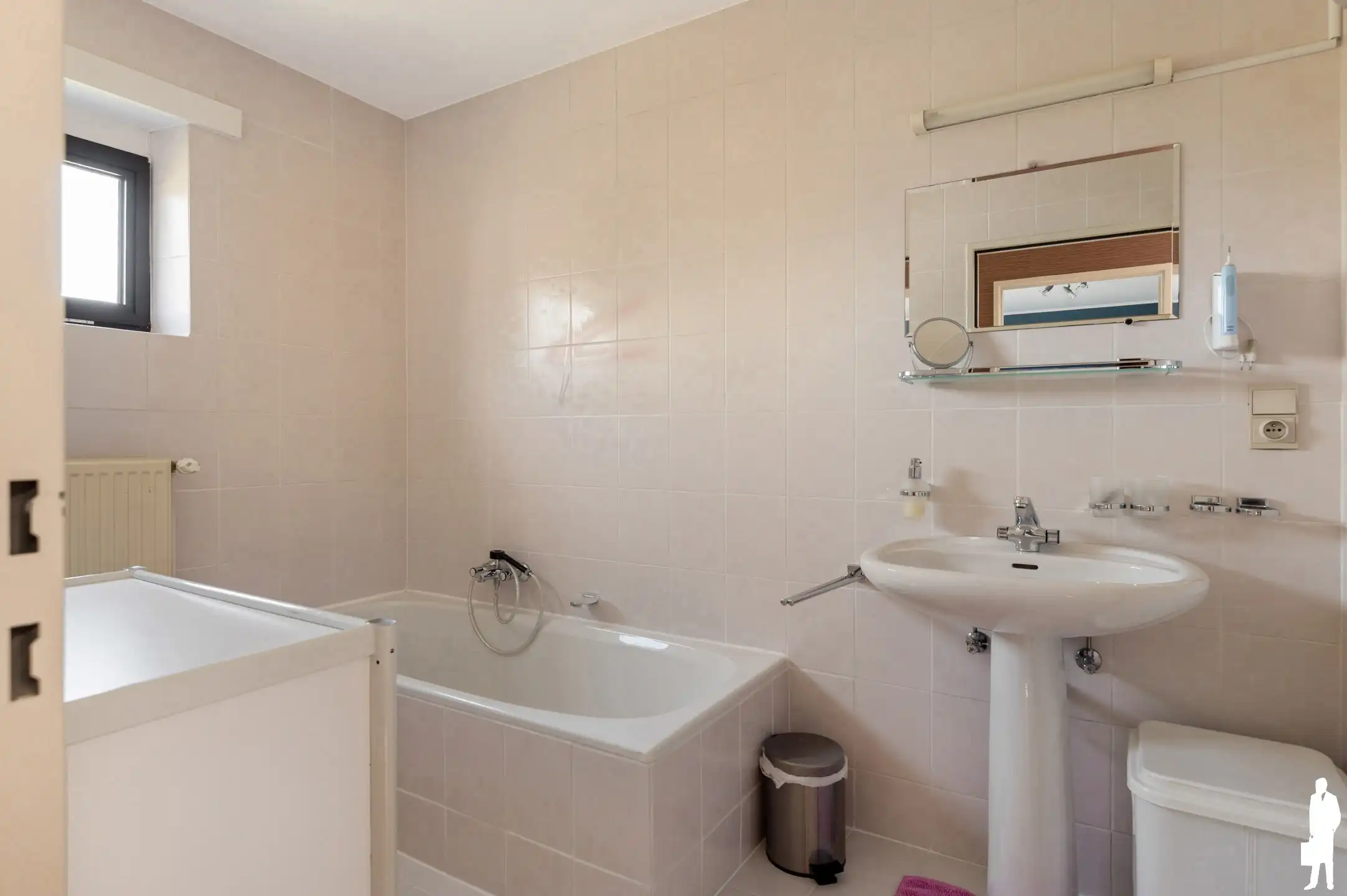 Bel-etage met 3 SLPK, dubbele garage en tuin foto 18